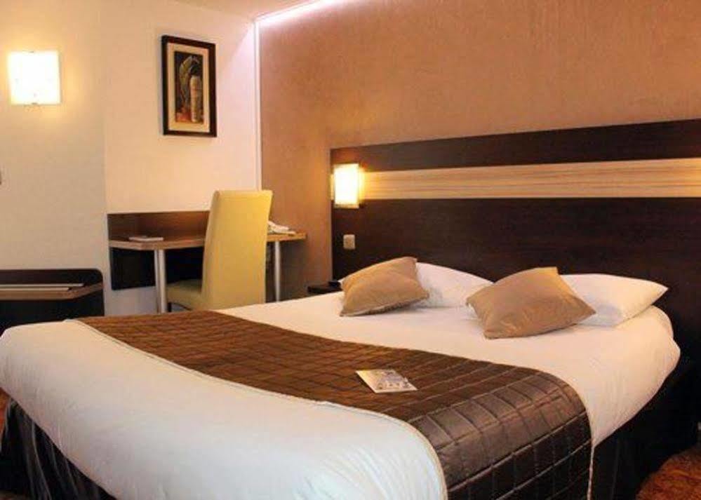 Contact Hotel Restaurant La Chaumiere Entre Orgeval Et Flins A13 Sortie 8 Ле Мюро Екстериор снимка