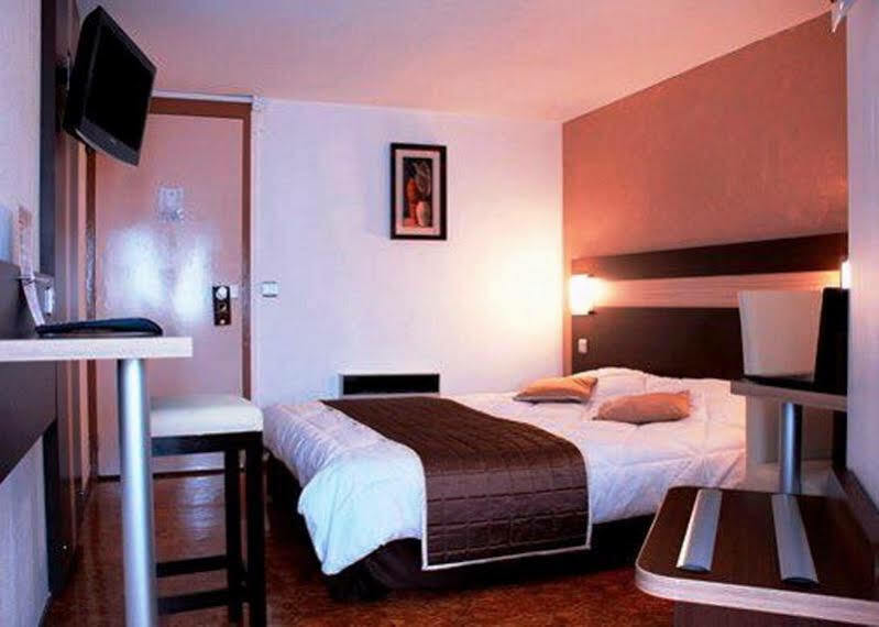 Contact Hotel Restaurant La Chaumiere Entre Orgeval Et Flins A13 Sortie 8 Ле Мюро Екстериор снимка